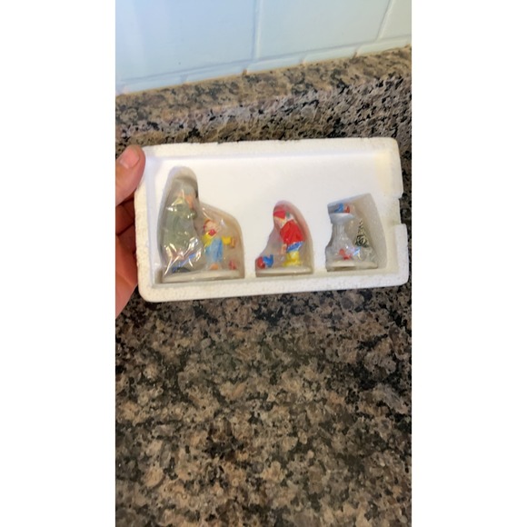 Other - Vintage Department 56 Original Snow Village "Feeding the Birds" figurines. Item